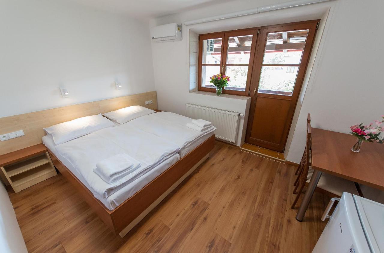 Penzion Leknín Třeboň Exterior foto