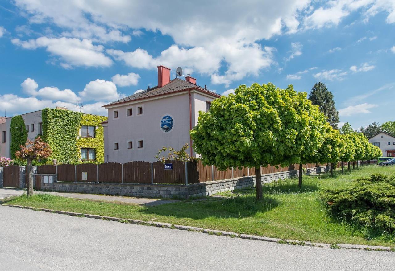 Penzion Leknín Třeboň Exterior foto